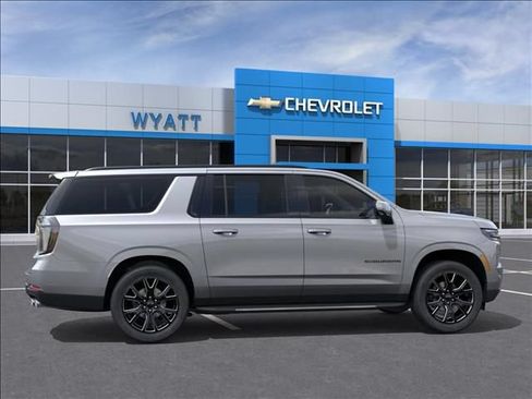 New 2026 Chevrolet Suburban RST w/ RST Capability Package AWD/4WD image 6