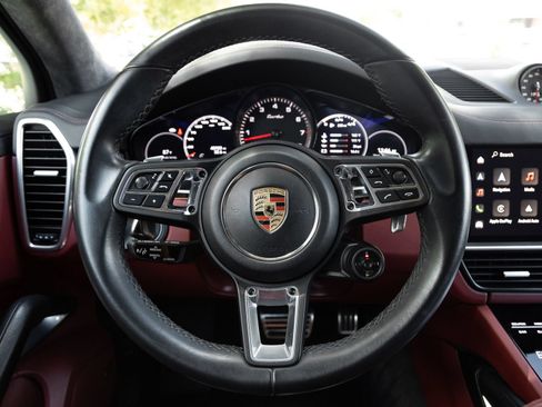 Certified 2023 Porsche Cayenne Turbo AWD/4WD image 13