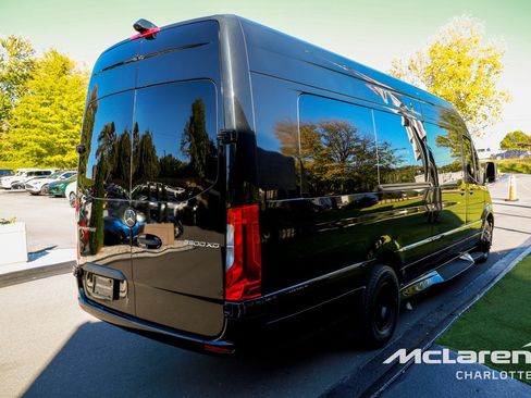 Used 2020 Mercedes-Benz Sprinter 3500 w/ Windows All Around Package image 7