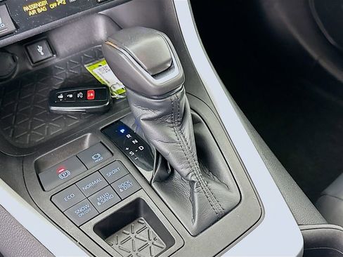 Used 2020 Toyota RAV4 XLE Premium image 23