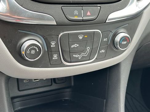 Used 2024 Chevrolet Equinox LT FWD image 23
