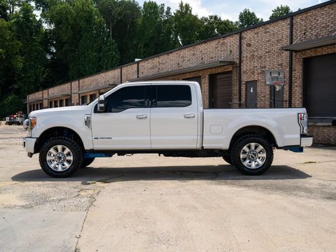 Used 2019 Ford F350 Lariat w/ Lariat Value Package AWD/4WD image 4