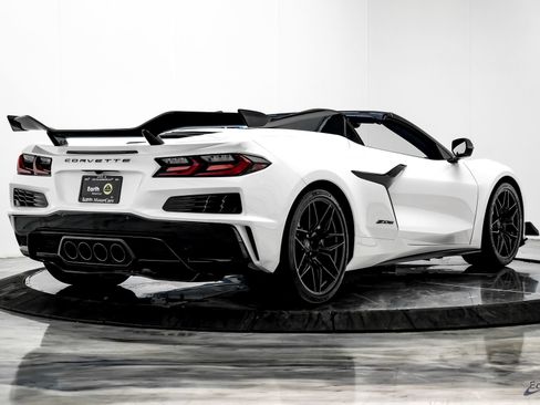 Used 2025 Chevrolet Corvette Z06 w/ Z07 Performance Package RWD image 19