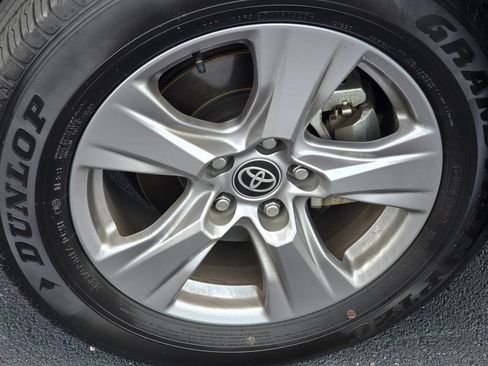 Used 2025 Toyota RAV4 XLE AWD/4WD image 10