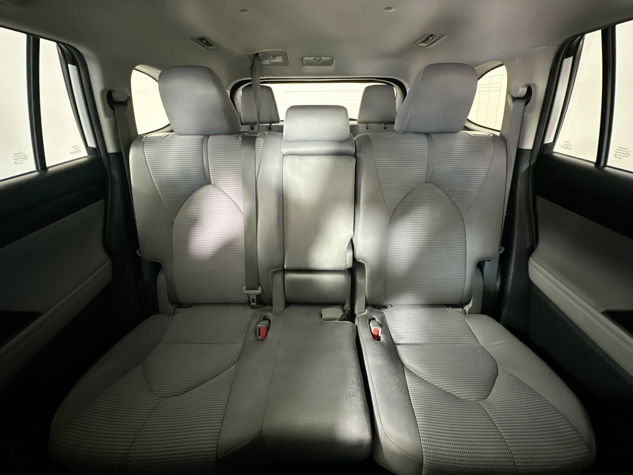 Used 2021 Toyota Highlander L AWD/4WD image 30