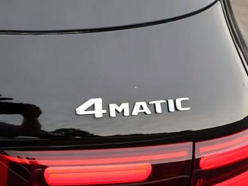 Used 2025 Mercedes-Benz GLB 250 4MATIC image 9