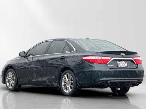 Used 2017 Toyota Camry SE image 6