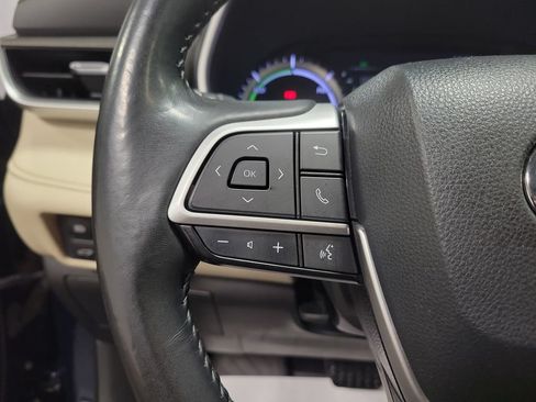 Used 2023 Toyota Highlander XLE FWD image 24