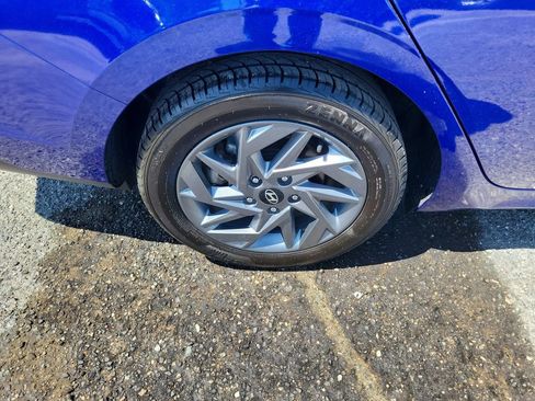 Used 2024 Hyundai Elantra SEL FWD image 8