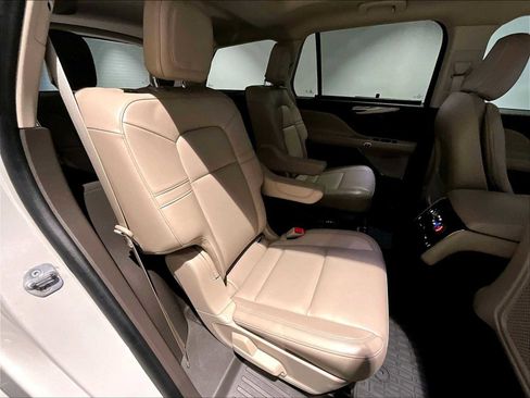 Used 2023 Lincoln Aviator AWD w/ Premium Package image 32
