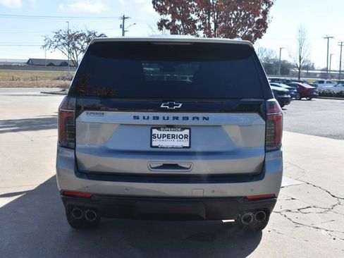 Used 2025 Chevrolet Suburban Z71 image 6