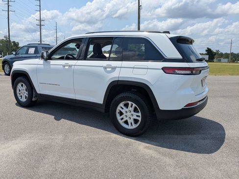 Used 2023 Jeep Grand Cherokee Laredo RWD image 6