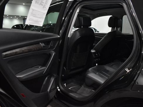 Used 2020 Audi Q5 e Premium Plus w/ Premium Plus Package image 32