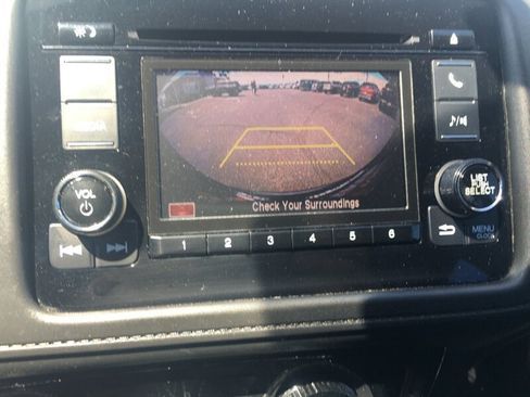 Used 2021 Honda HR-V LX image 9