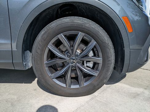 Certified 2023 Volkswagen Tiguan SE FWD image 11