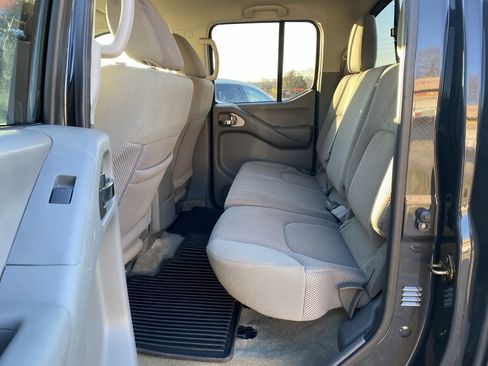 Used 2015 Nissan Frontier SV image 14