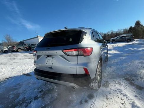 Certified 2022 Ford Escape Titanium image 9