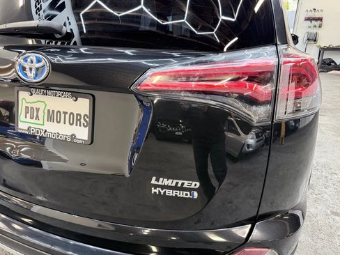 Used 2017 Toyota RAV4 Limited image 4