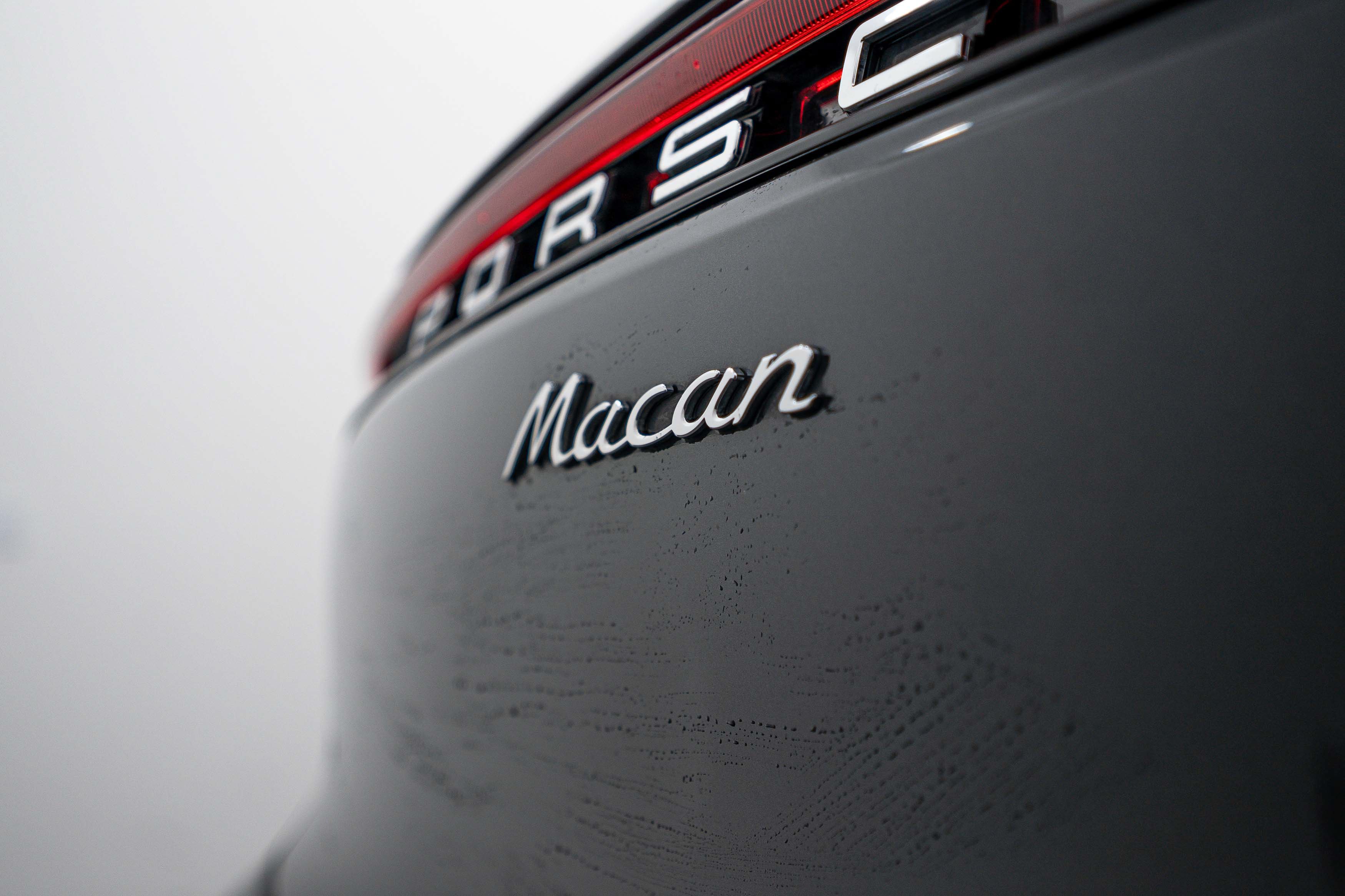 Certified 2025 Porsche Macan AWD/4WD image 25