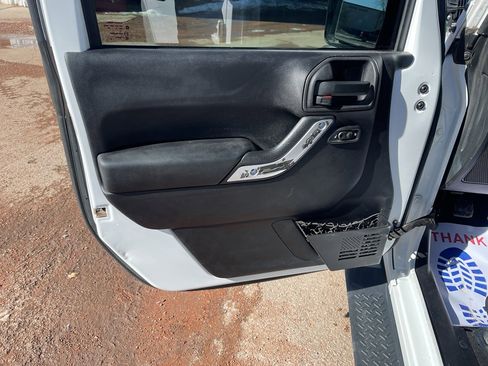 Used 2016 Jeep Wrangler Unlimited Sahara w/ Max Tow Package image 10