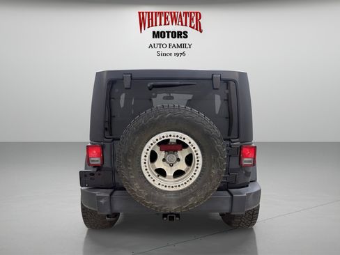 Used 2017 Jeep Wrangler Unlimited Rubicon w/ Connectivity Group AWD/4WD image 3