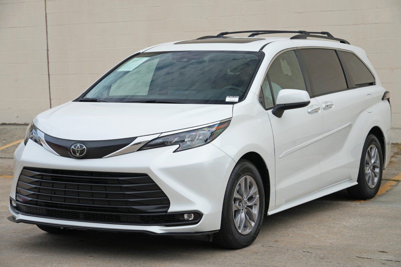Used 2026 Toyota Sienna XLE FWD image 52