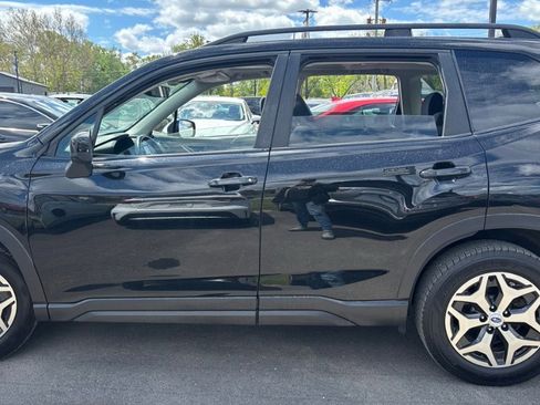 Used 2020 Subaru Forester Premium AWD/4WD image 6