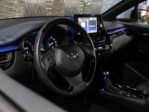 Used 2021 Toyota C-HR XLE image 16