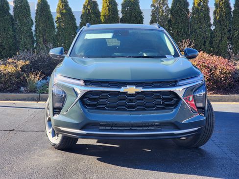 New 2026 Chevrolet Trax LT w/ Driver Confidence Package FWD image 5