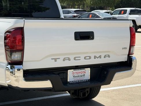 Used 2021 Toyota Tacoma SR5 RWD image 6