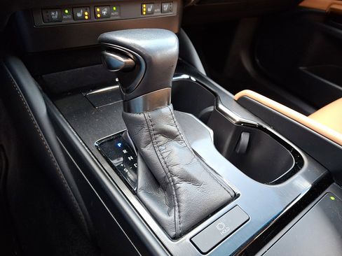 Certified 2023 Lexus ES 350 w/ Premium Package image 16