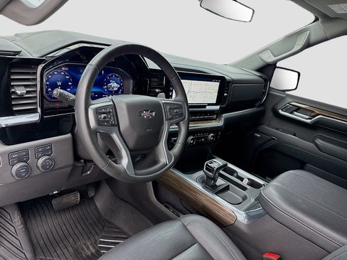 Used 2024 Chevrolet Silverado 1500 LT Trail Boss w/ LT Trail Boss Premium Package AWD/4WD image 7