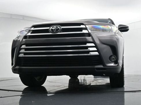 Used 2017 Toyota Highlander Limited AWD/4WD image 30