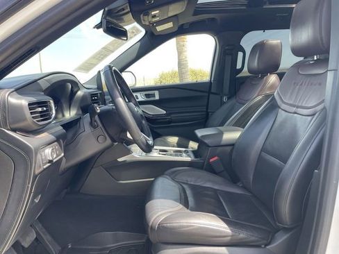 Used 2022 Ford Explorer Platinum w/ Equipment Group 601A AWD/4WD image 19