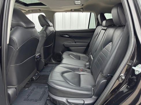 Used 2020 Toyota Highlander XLE image 41