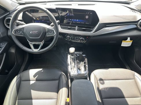Used 2026 Chevrolet Trax ACTIV w/ Sunroof Package FWD image 18