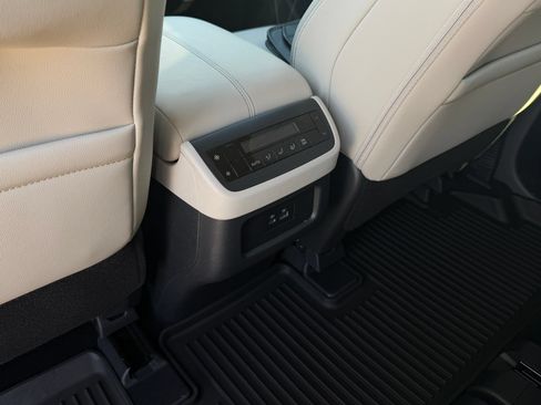 Used 2025 Nissan Pathfinder SL FWD image 25