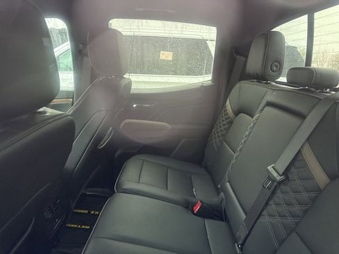 Used 2023 GMC Canyon Denali w/ Denali Black Edition image 21