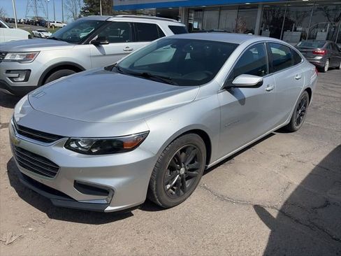 Used 2016 Chevrolet Malibu LT w/ Leather Package FWD image 2