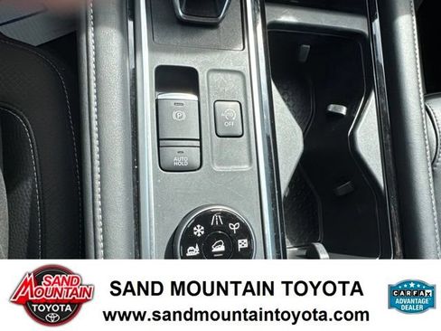 Used 2025 Nissan Pathfinder SL AWD/4WD image 19