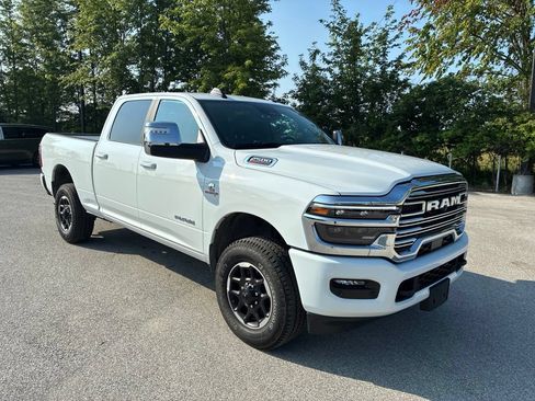 Used 2026 RAM 2500 Laramie AWD/4WD image 2