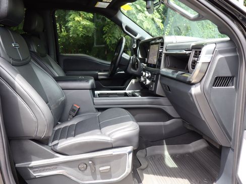 Used 2025 Ford F450 Platinum w/ FX4 Off-Road Package AWD/4WD image 32