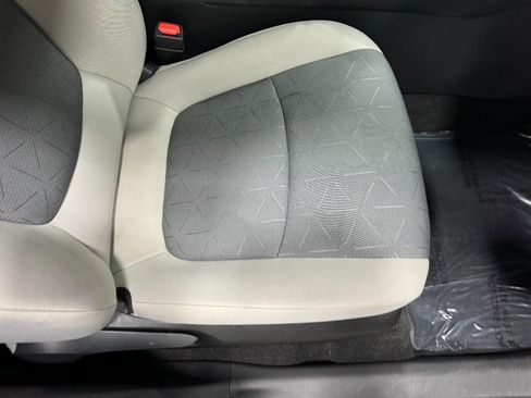 Used 2022 Toyota RAV4 XLE image 19