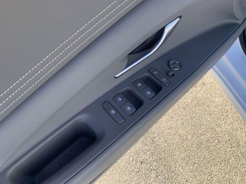 New 2025 Hyundai Elantra SEL image 40