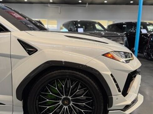Used 2024 Lamborghini Urus Performante AWD/4WD image 6
