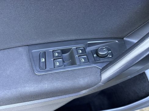 Used 2021 Volkswagen Tiguan S FWD image 5