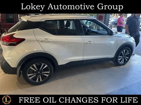 Certified 2020 Nissan Kicks SV image 1