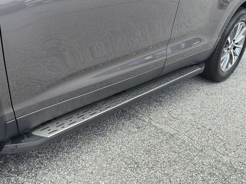 Used 2019 Toyota Highlander XLE FWD image 12
