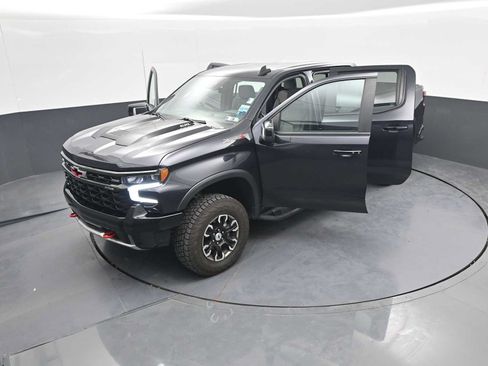 Used 2022 Chevrolet Silverado 1500 ZR2 w/ Technology Package AWD/4WD image 51