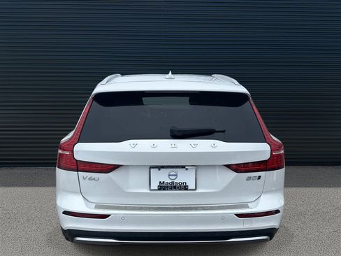 Certified 2024 Volvo V60 B5 Cross Country Plus image 6